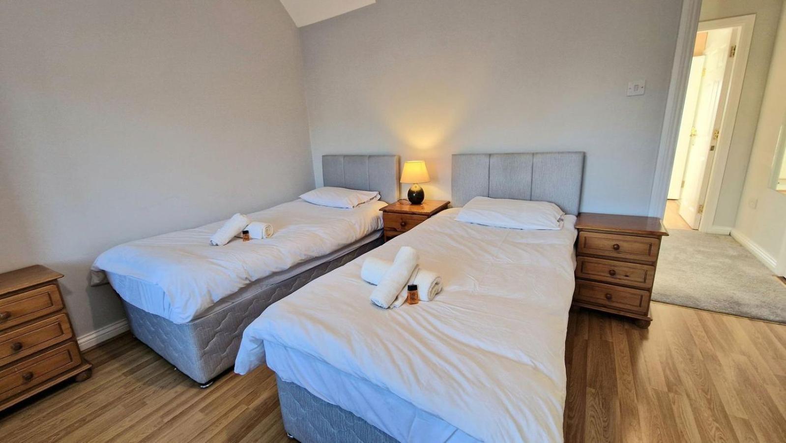Cosy 3 Bedroom All Ensuites Голвей Екстер'єр фото