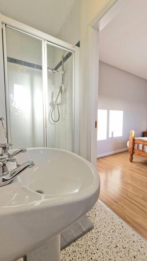 Cosy 3 Bedroom All Ensuites Голвей Екстер'єр фото