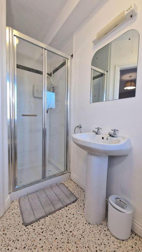 Cosy 3 Bedroom All Ensuites Голвей Екстер'єр фото