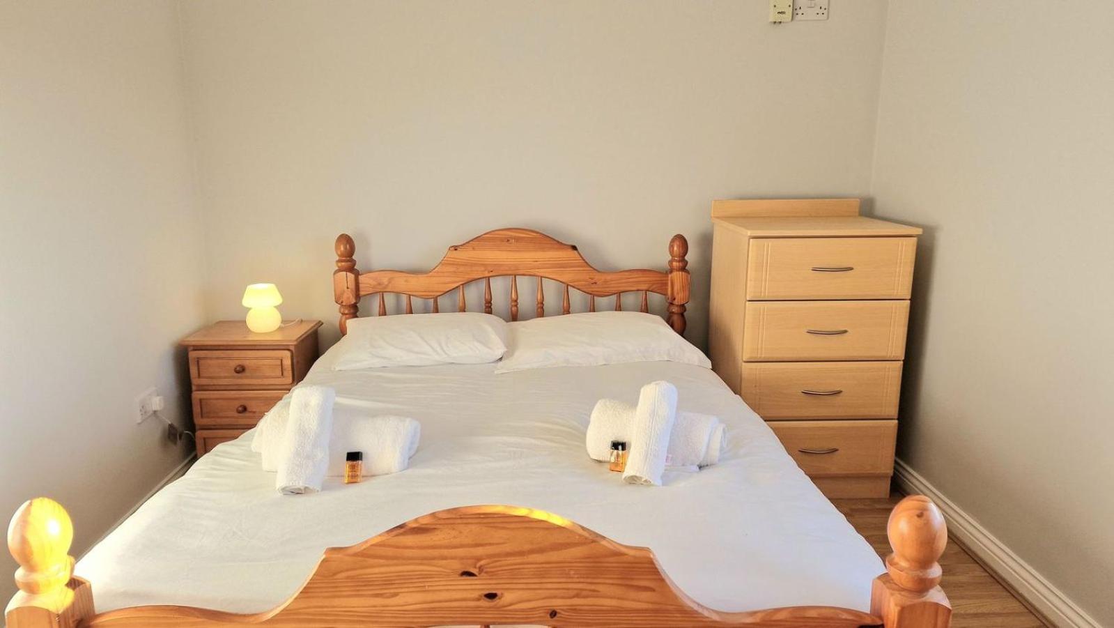 Cosy 3 Bedroom All Ensuites Голвей Екстер'єр фото